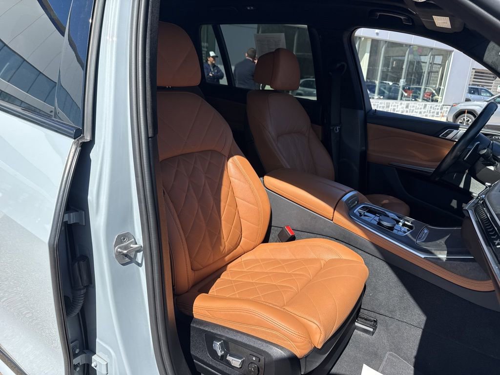 Used 2023 BMW X7 xDrive40i w/ M Sport Package image 18