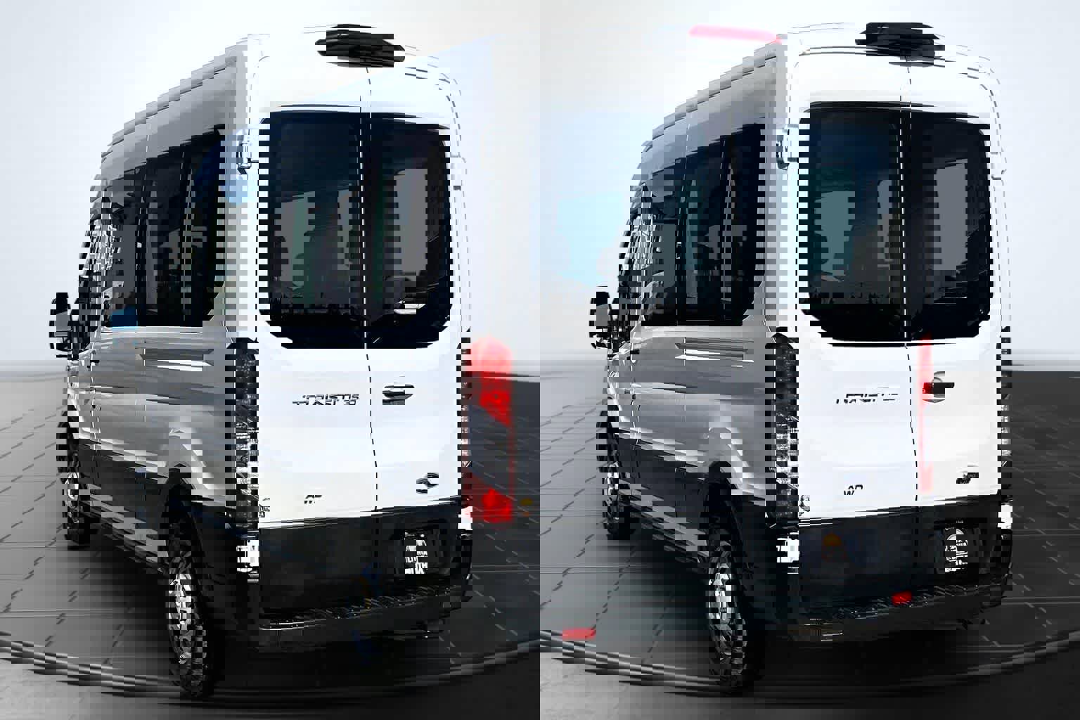 Used 2023 Ford Transit 350 XL AWD/4WD image 4