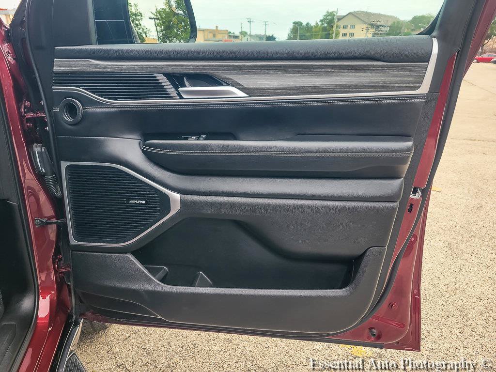 Certified 2024 Jeep Wagoneer Series II w/ Flexible Seating Group RWD image 29