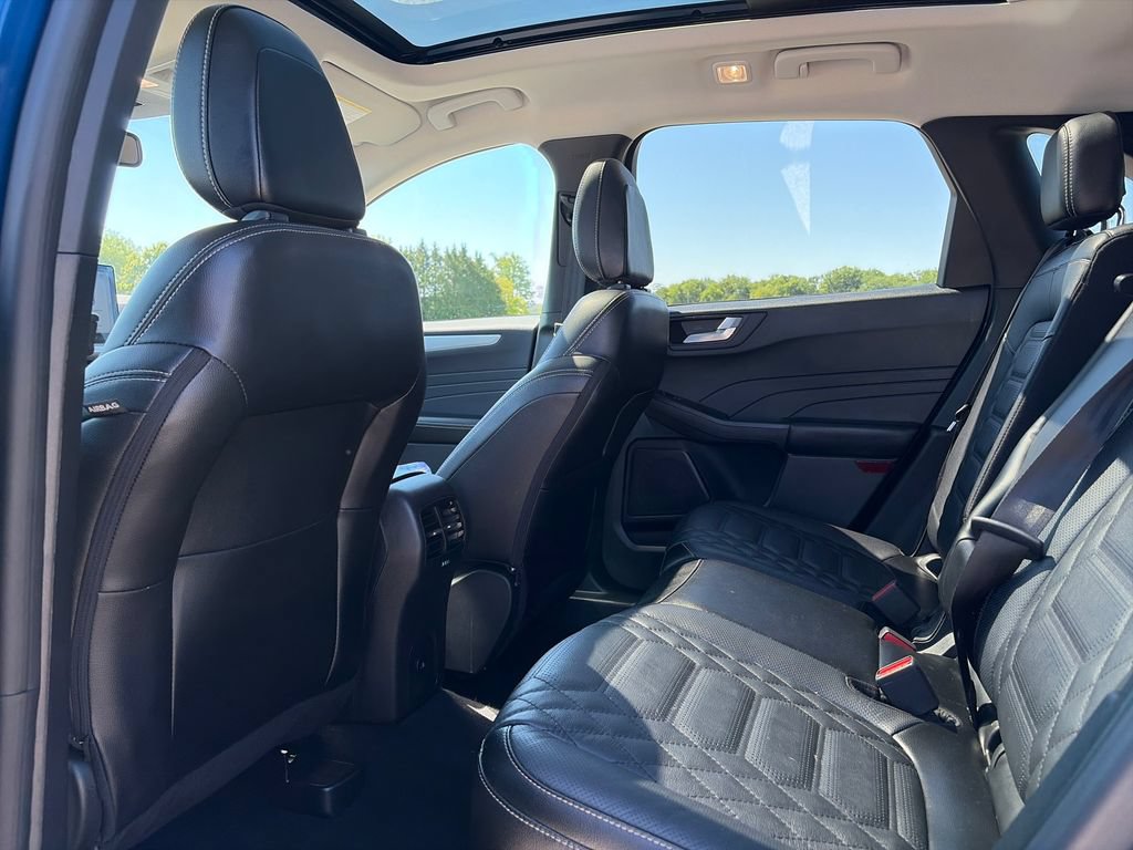 Used 2023 Ford Escape Platinum w/ Premium Technology Package AWD/4WD image 30