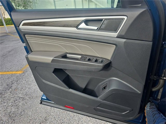 Used 2023 Volkswagen Atlas SE w/ Panoramic Sunroof Package image 14