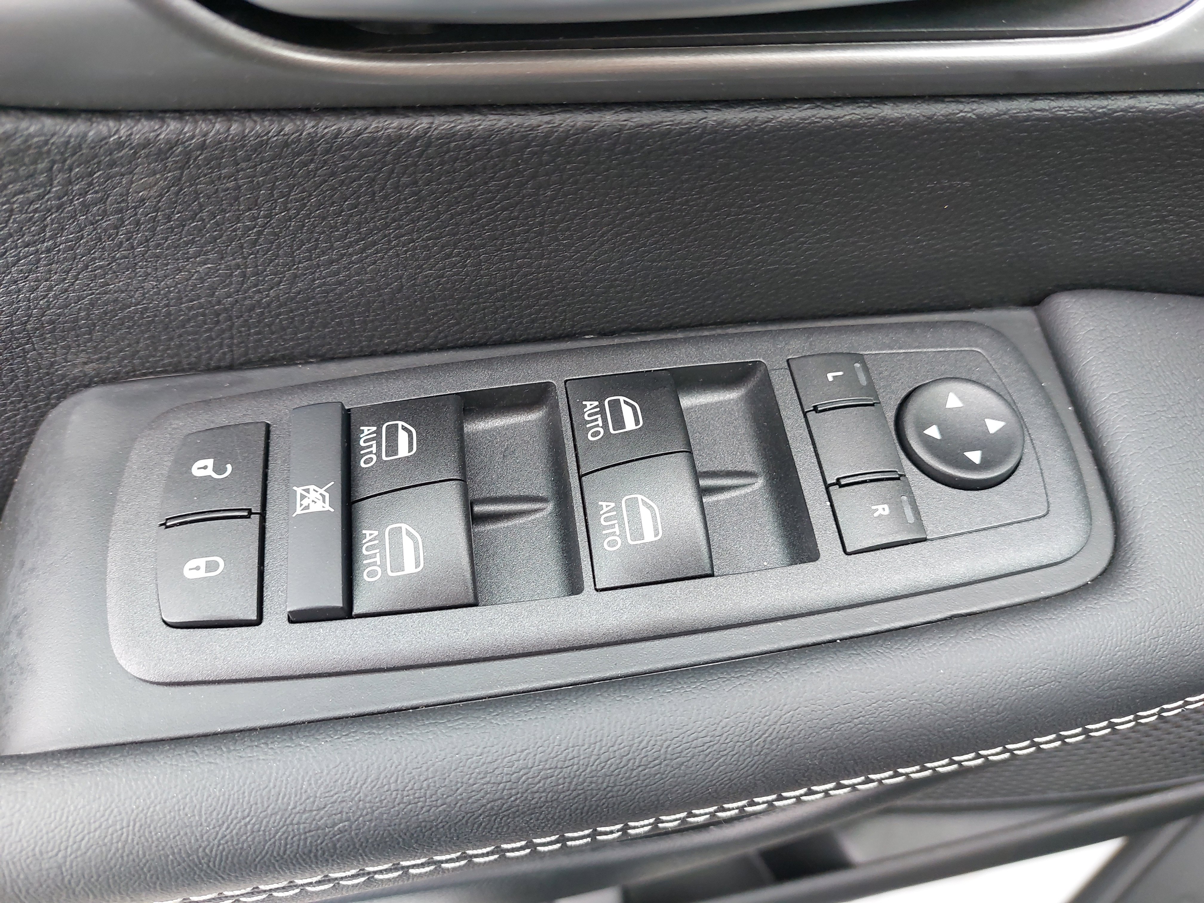 New 2026 Chrysler Pacifica Select image 30