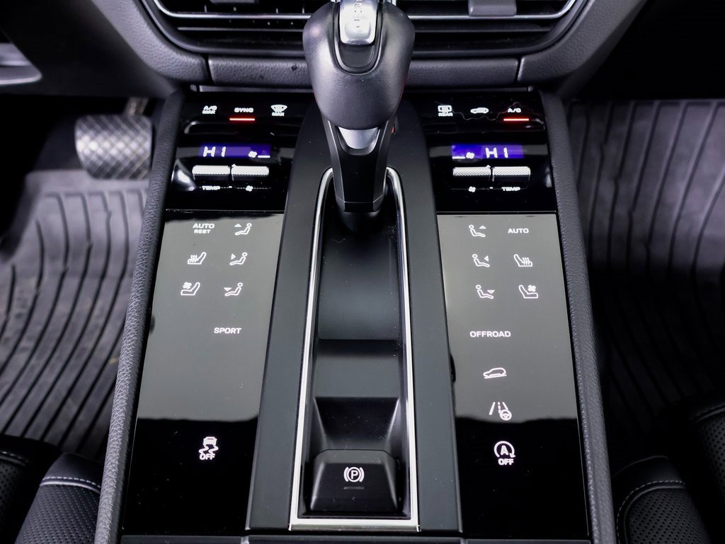 Used 2025 Porsche Macan image 18