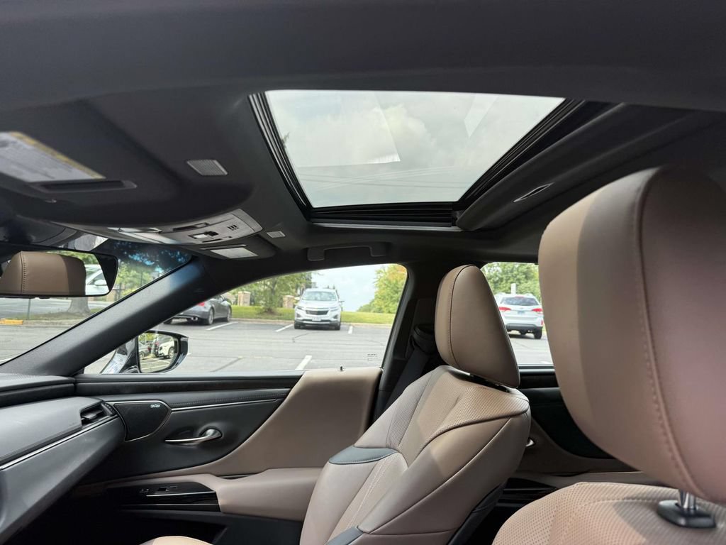 Used 2025 Lexus ES 300h Ultra Luxury w/ Accessory Package (Z2) FWD image 20