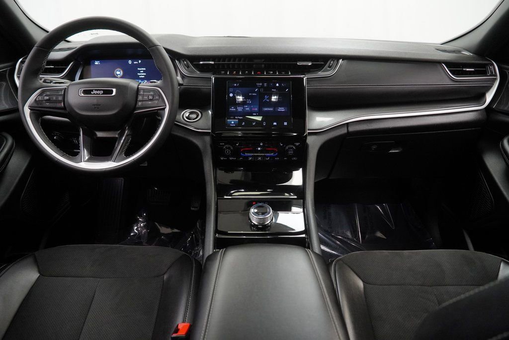 Certified 2023 Jeep Grand Cherokee Altitude image 24