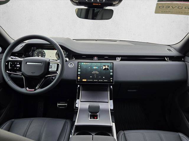 Certified 2026 Land Rover Range Rover Evoque Dynamic SE AWD/4WD image 19