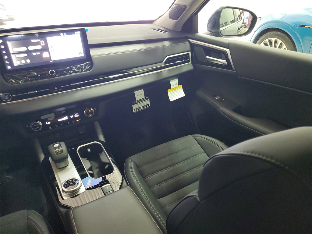 New 2025 Mitsubishi Outlander SE image 18