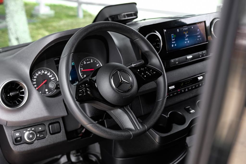 Used 2025 Mercedes-Benz Sprinter 2500 w/ Dashboard Charging Package image 12