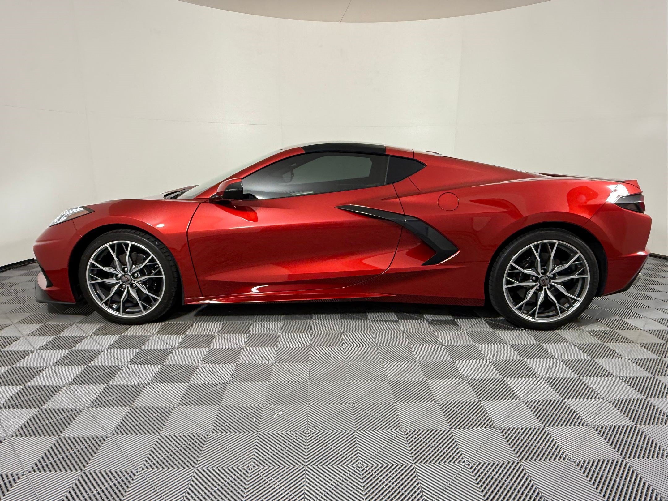 Used 2025 Chevrolet Corvette Stingray Preferred Cpe w/ 2LT RWD image 2