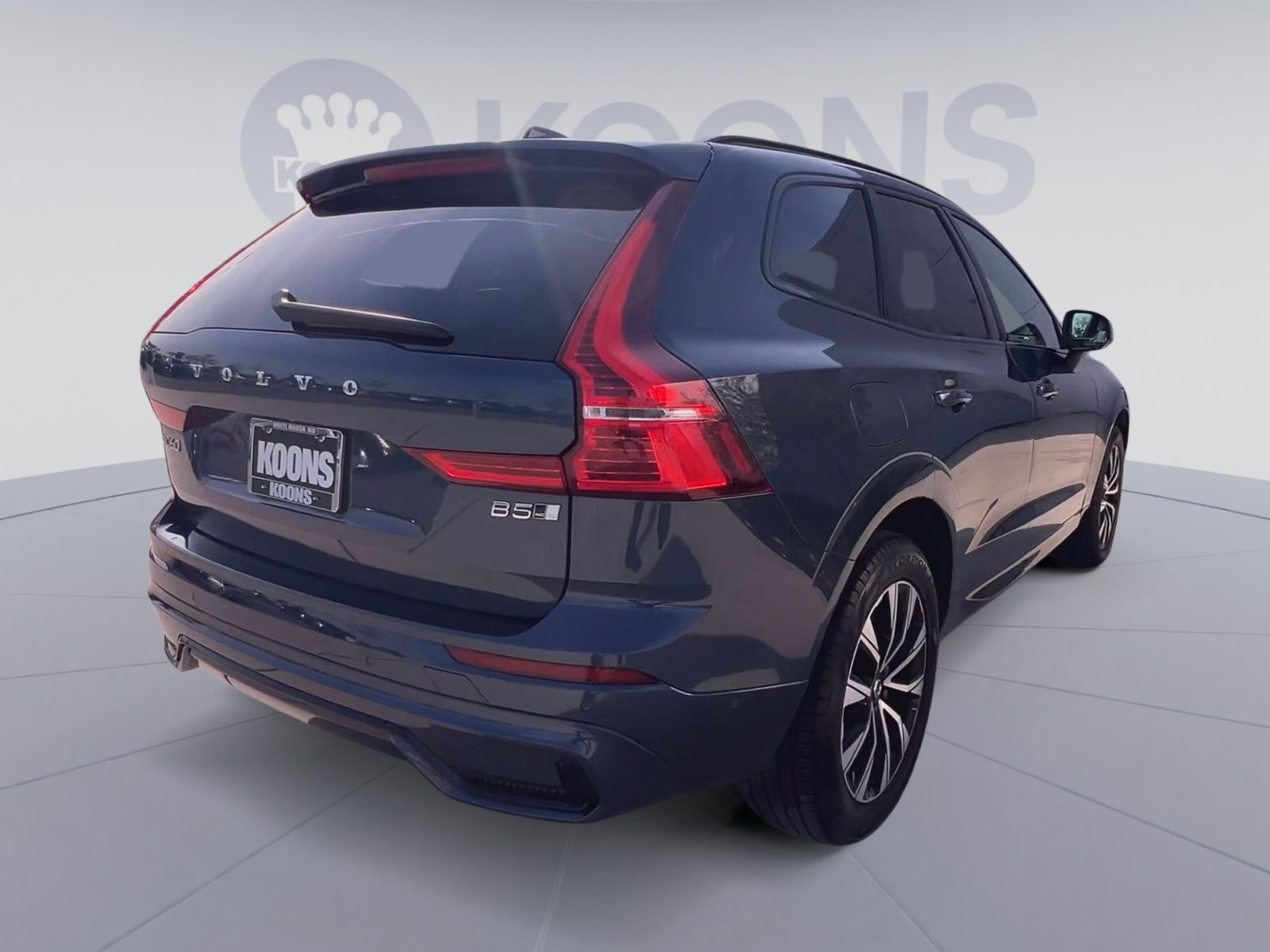 Certified 2023 Volvo XC60 B5 Plus w/ Climate Package AWD/4WD image 11