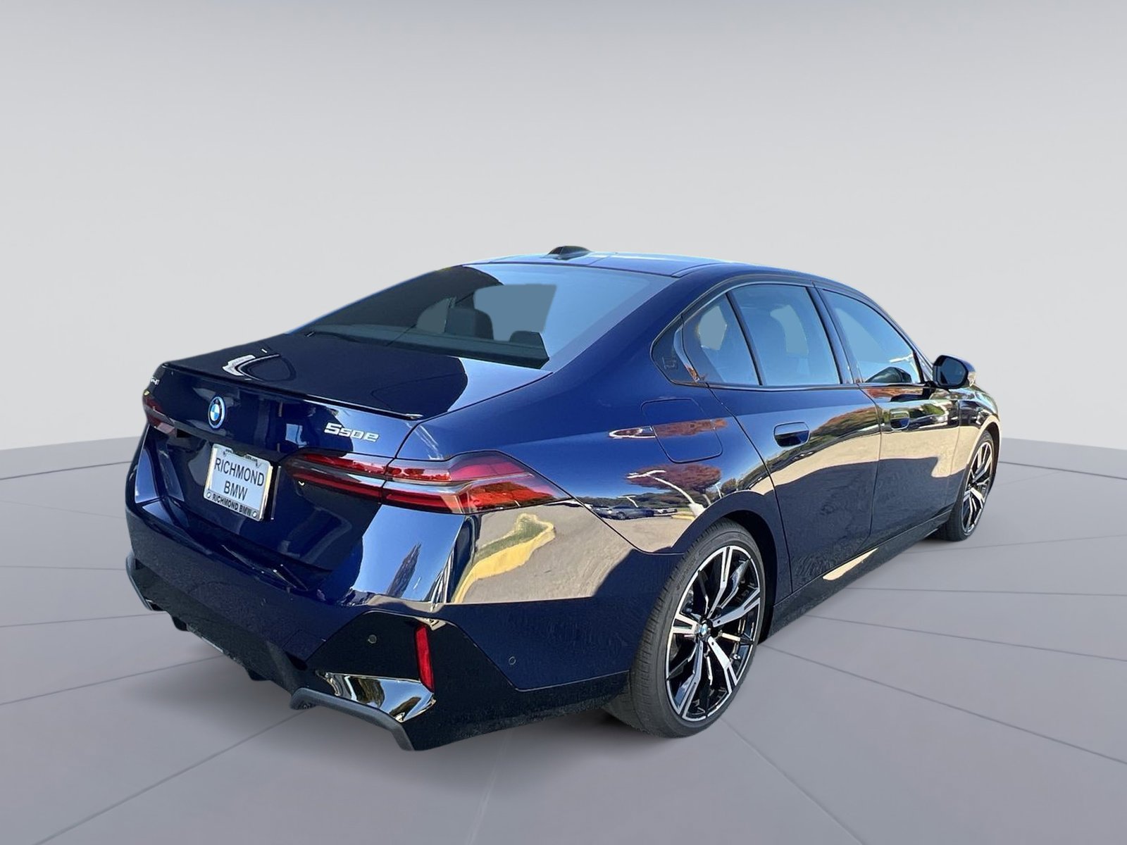 New 2026 BMW 550e xDrive w/ Executive Package image 5