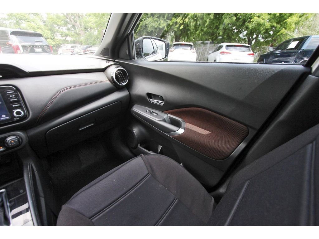 Used 2023 Nissan Kicks SR image 8