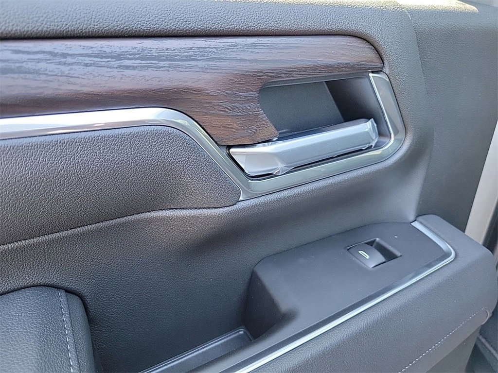 New 2026 GMC Sierra 2500 SLT w/ SLT Convenience Package image 14