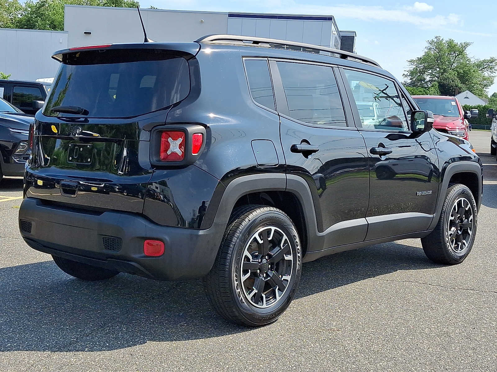 Certified 2023 Jeep Renegade Latitude AWD/4WD image 6