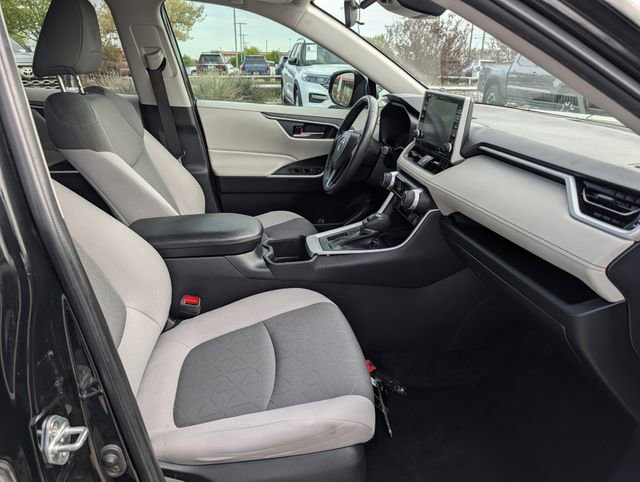 Used 2022 Toyota RAV4 XLE w/ Convenience Package image 28