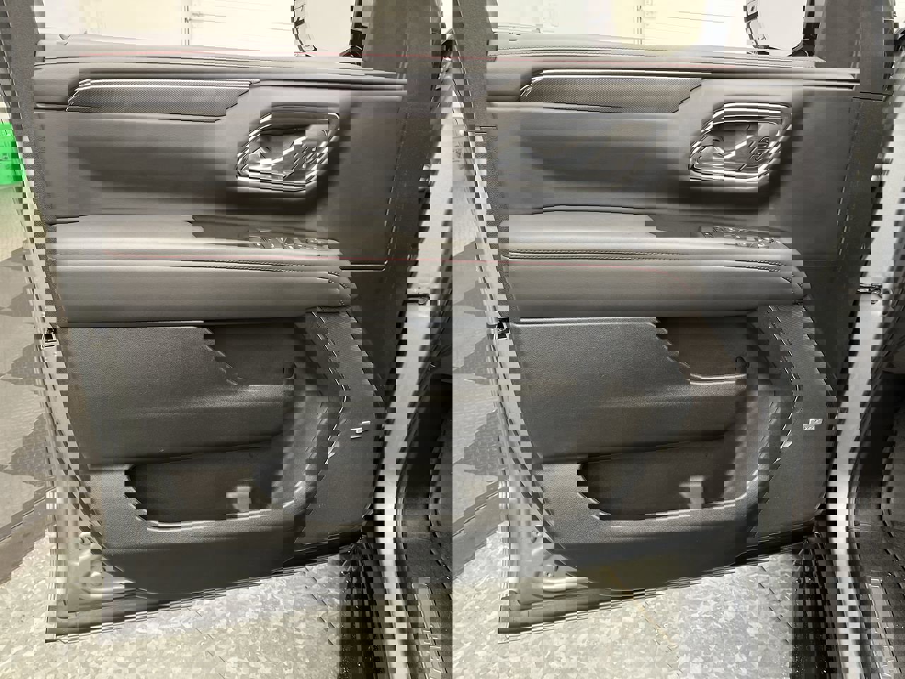 Certified 2024 Chevrolet Suburban RST w/ Luxury Package image 9