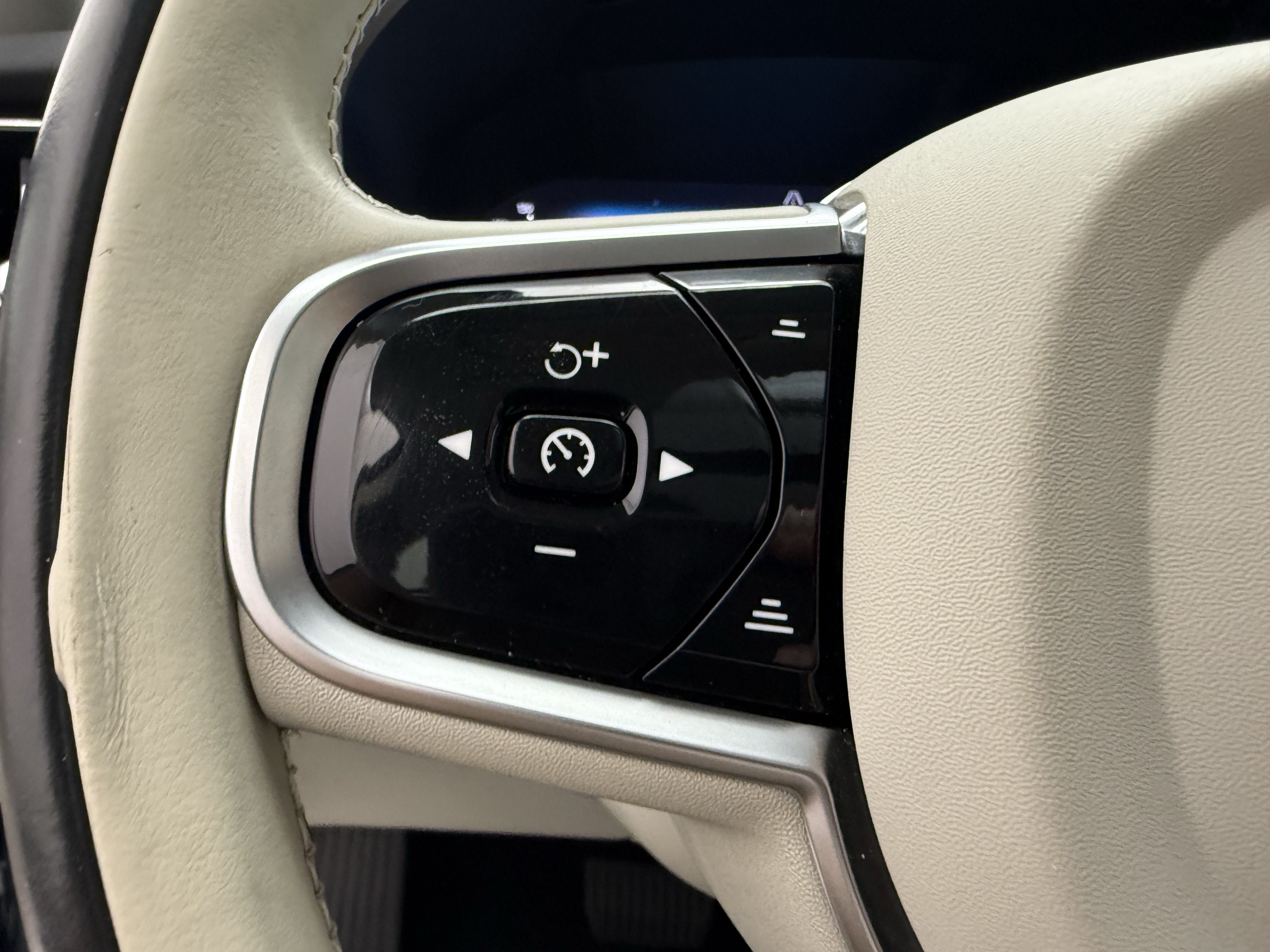 Certified 2024 Volvo S60 B5 Plus FWD image 16