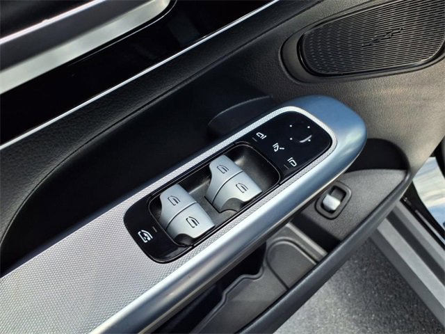 Used 2024 Mercedes-Benz GLC 300 image 28