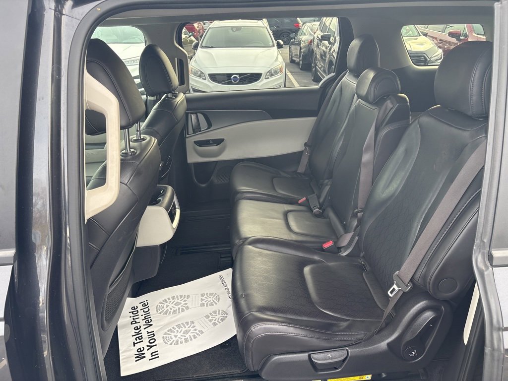 Used 2024 Kia Carnival LX image 12