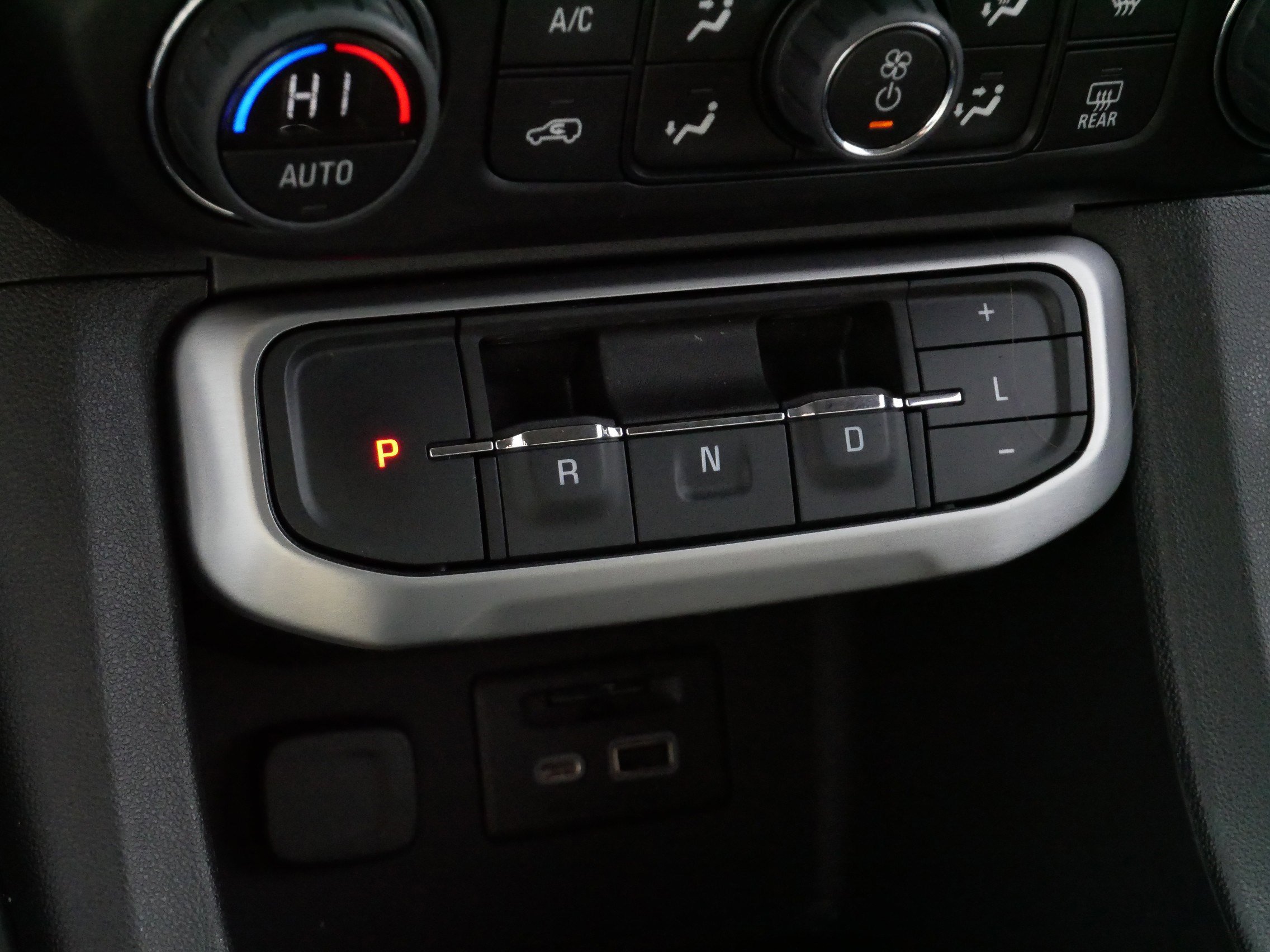 Used 2023 GMC Acadia SLT w/ Preferred Package image 24