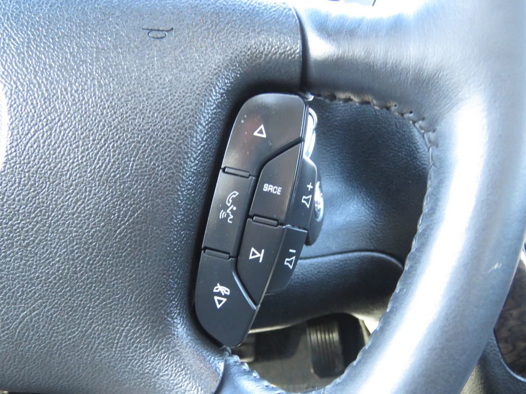 Used 2010 Cadillac DTS Luxury FWD image 22