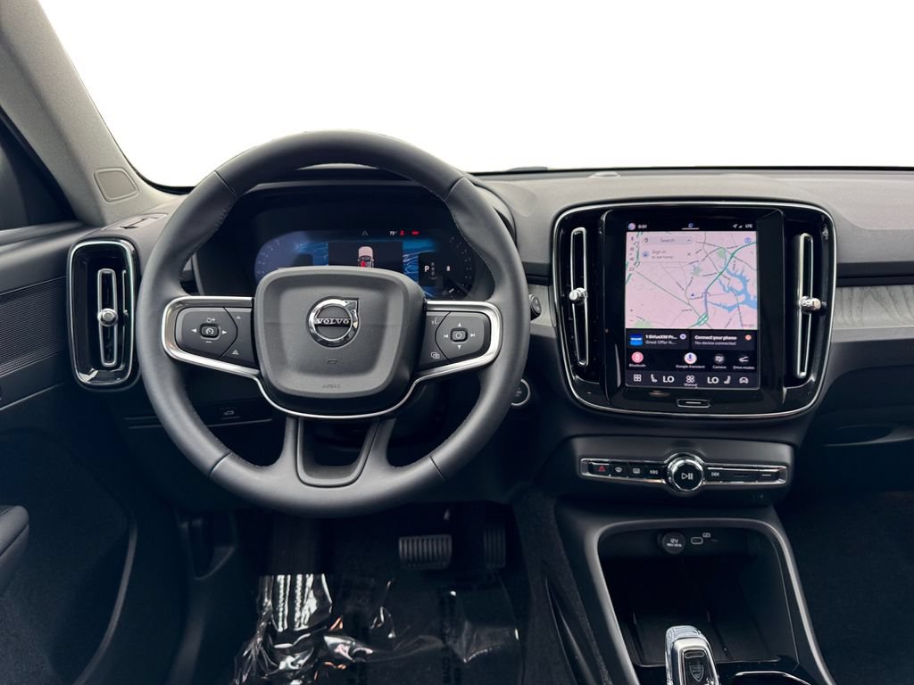 Certified 2025 Volvo XC40 B5 Plus AWD/4WD image 28