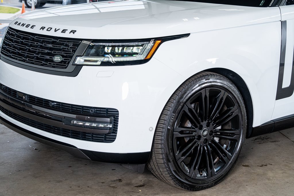 Used 2024 Land Rover Range Rover SE image 12