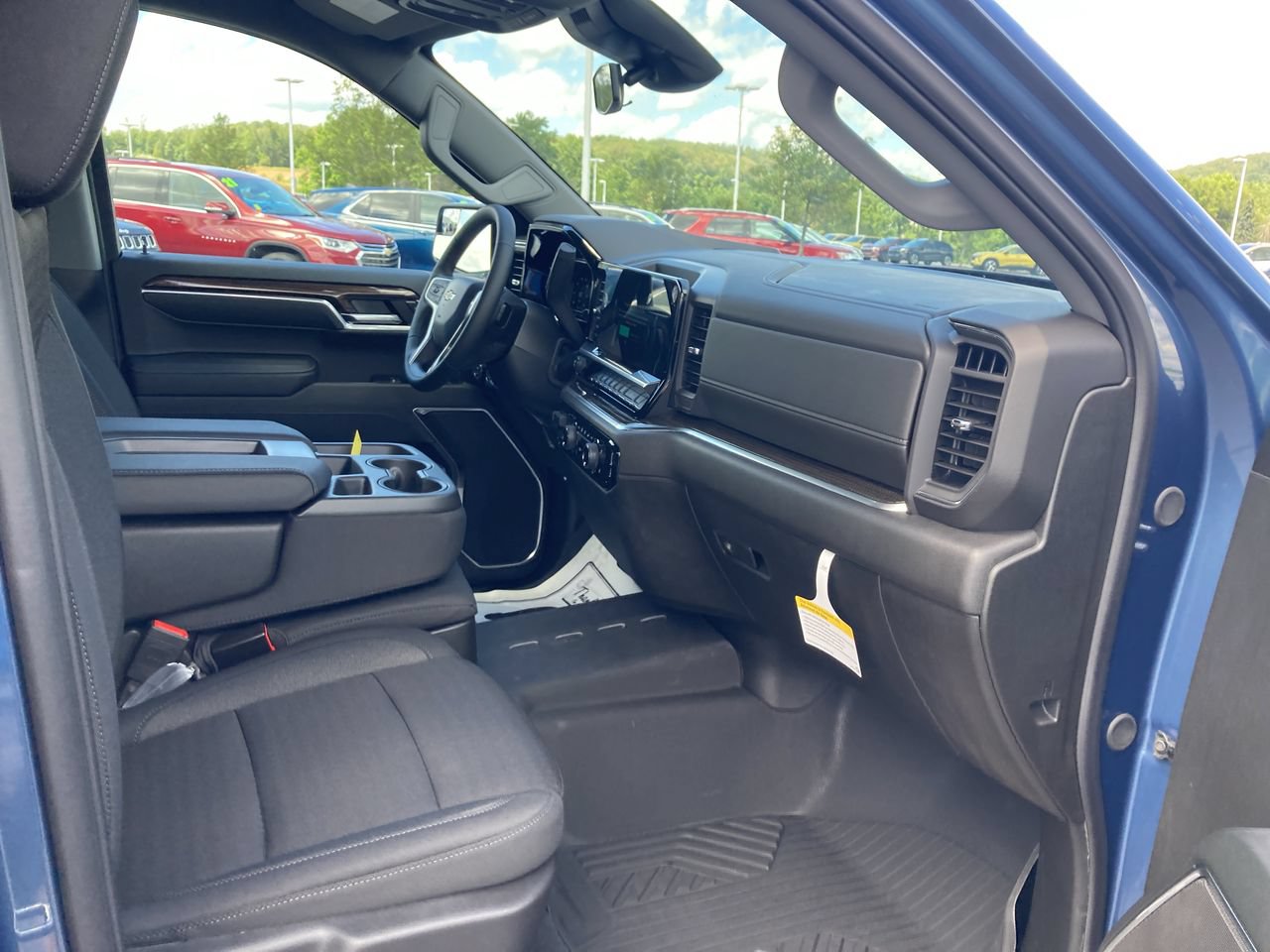 New 2024 Chevrolet Silverado 1500 LT w/ Z71 Off-Road Package AWD/4WD image 15