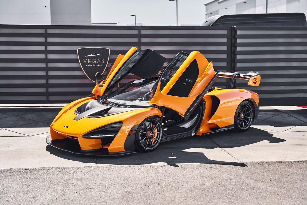 Used 2019 McLaren Senna RWD image 6