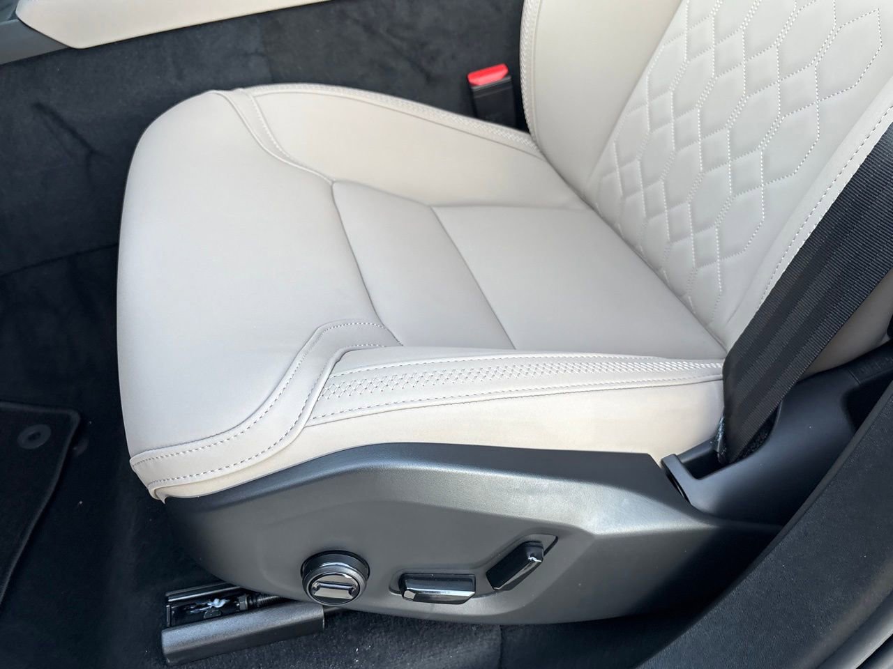 New 2026 Volvo XC90 B6 Plus image 19