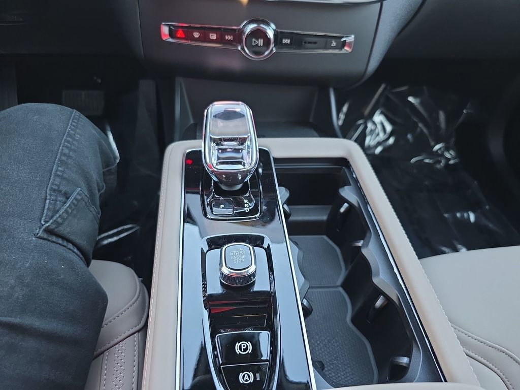 New 2026 Volvo XC90 B6 Plus image 28