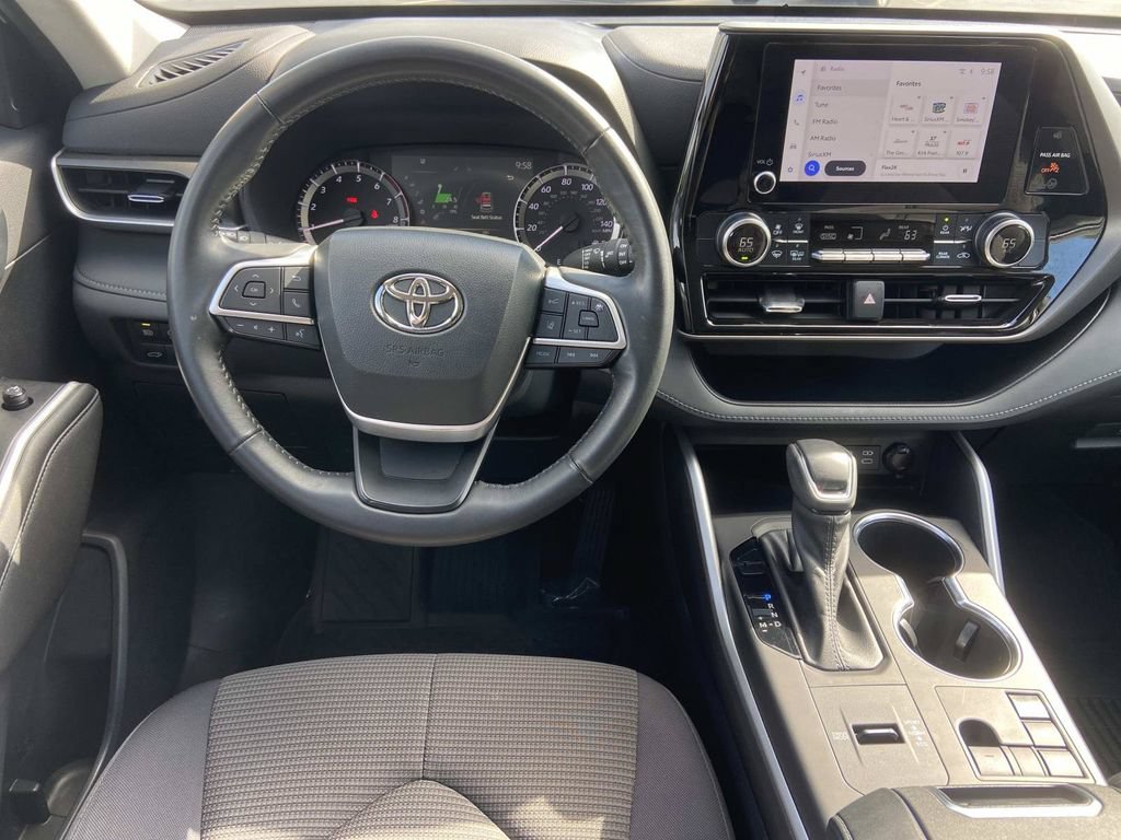 Used 2023 Toyota Highlander LE FWD image 17