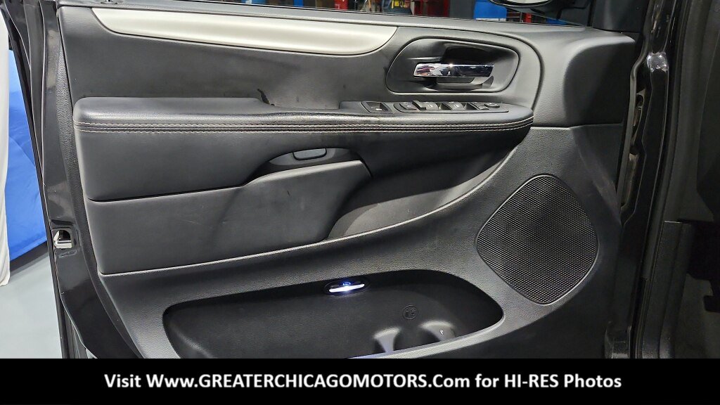 Used 2015 Dodge Grand Caravan SXT w/ Blacktop Package FWD image 33