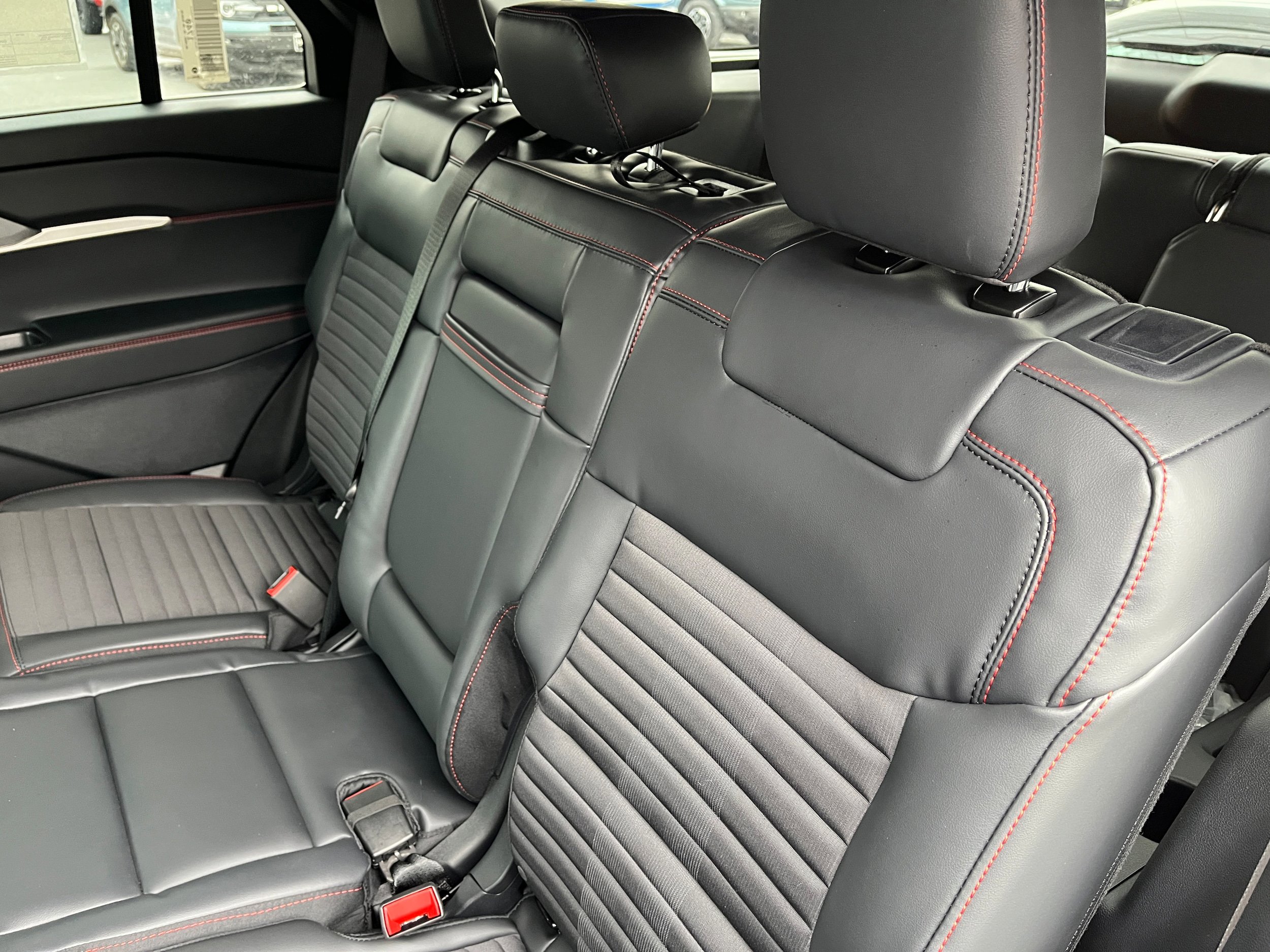 New 2026 Ford Explorer ST-Line w/ ST-Line Street Pack image 12