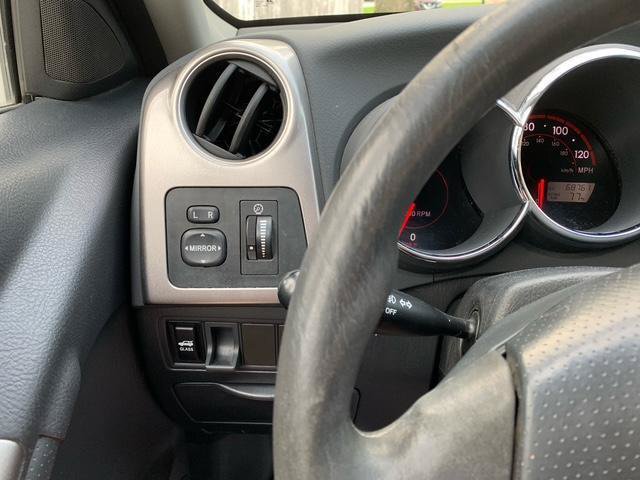 Used 2006 Pontiac Vibe w/ Sport Package FWD image 31