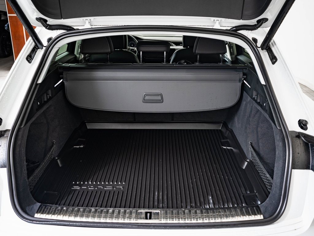 Used 2022 Audi e-tron Premium w/ Convenience Plus Package image 19