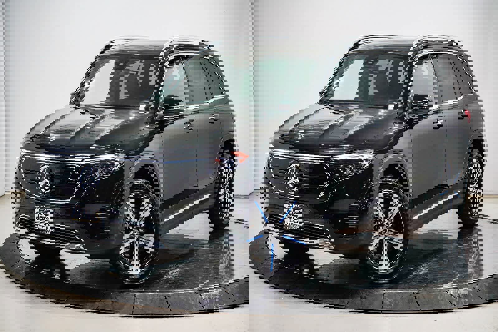 Certified 2023 Mercedes-Benz EQB 300 4MATIC image 1