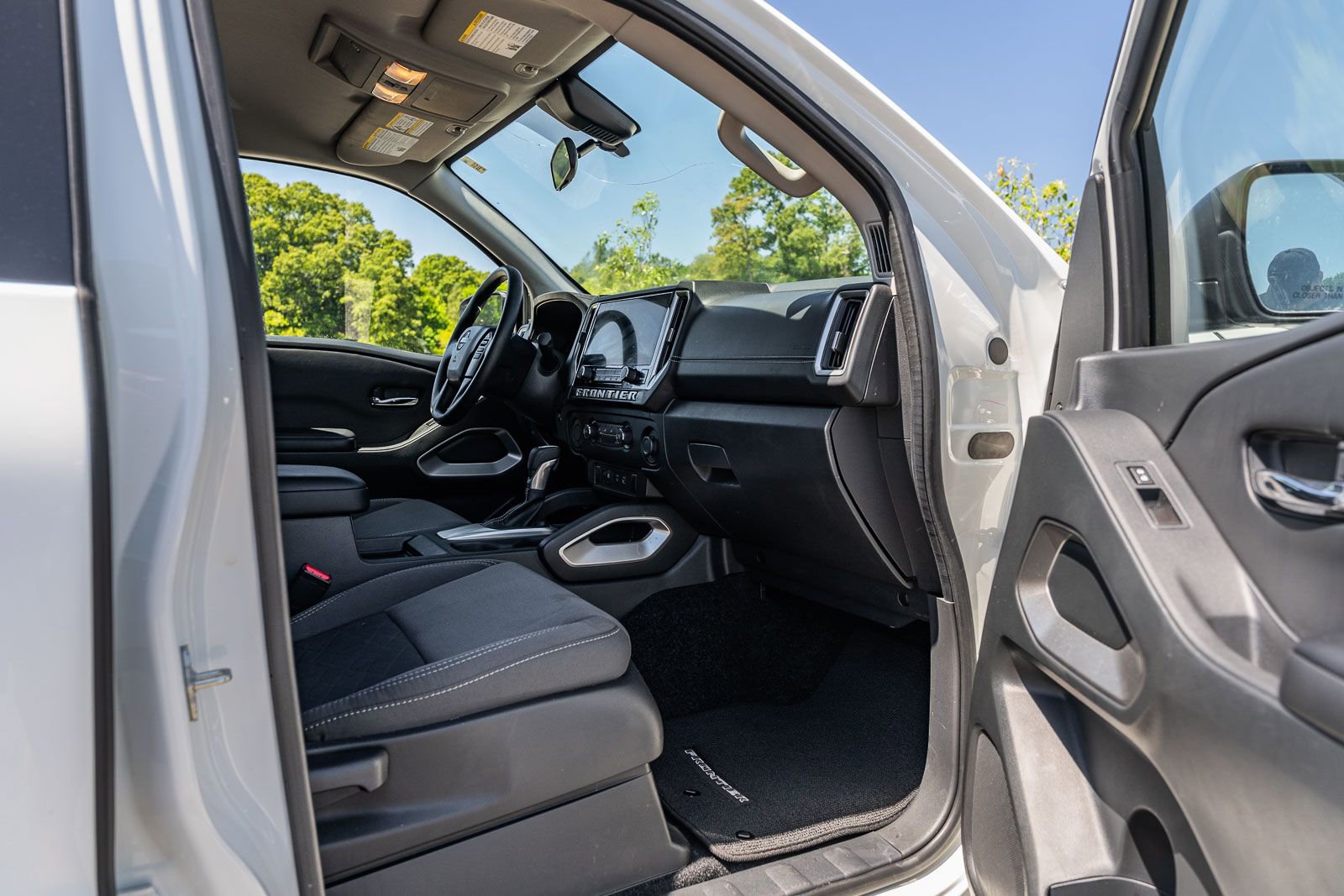Used 2025 Nissan Frontier SV RWD image 11