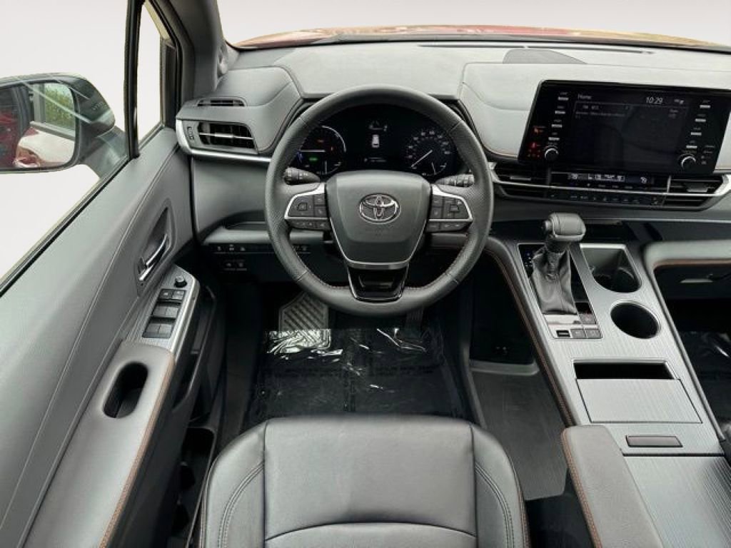 Certified 2022 Toyota Sienna XSE w/ XSE Plus Package AWD/4WD image 5