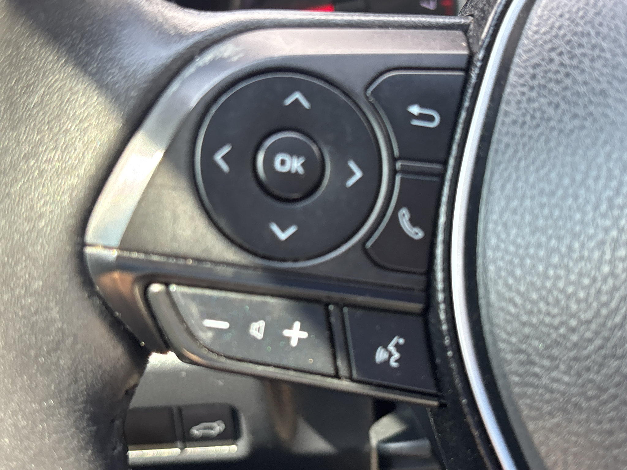 Used 2019 Toyota RAV4 XLE Premium FWD image 11