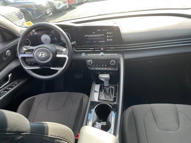 Used 2023 Hyundai Elantra Limited FWD image 7