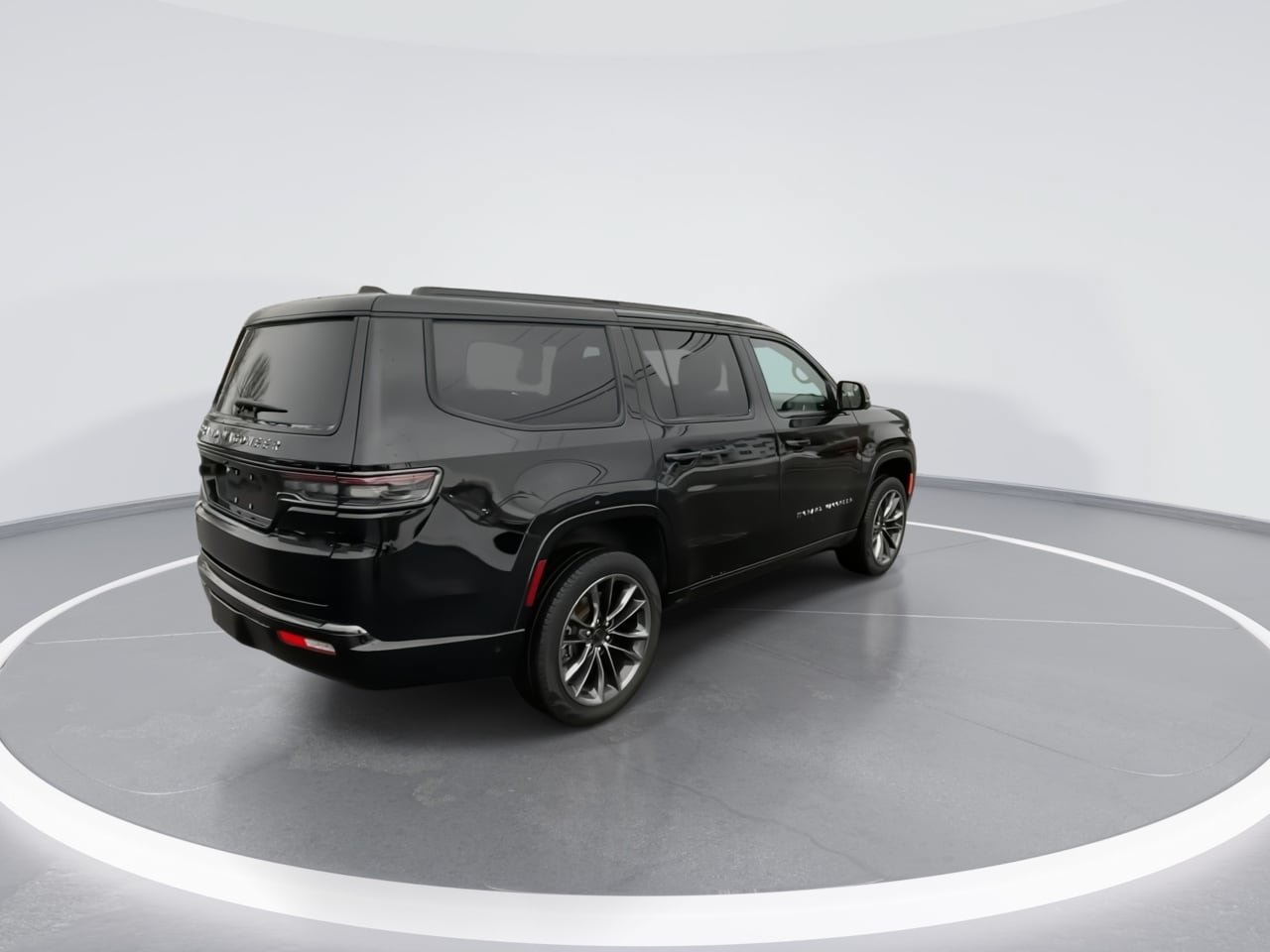 Used 2025 Jeep Grand Wagoneer Series III w/ Rear Seat Video Group 1 AWD/4WD image 8