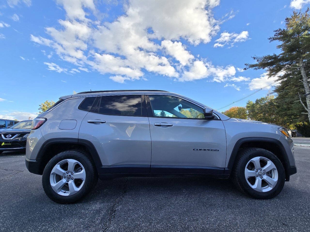 Used 2018 Jeep Compass Latitude w/ Cold Weather Group AWD/4WD image 10