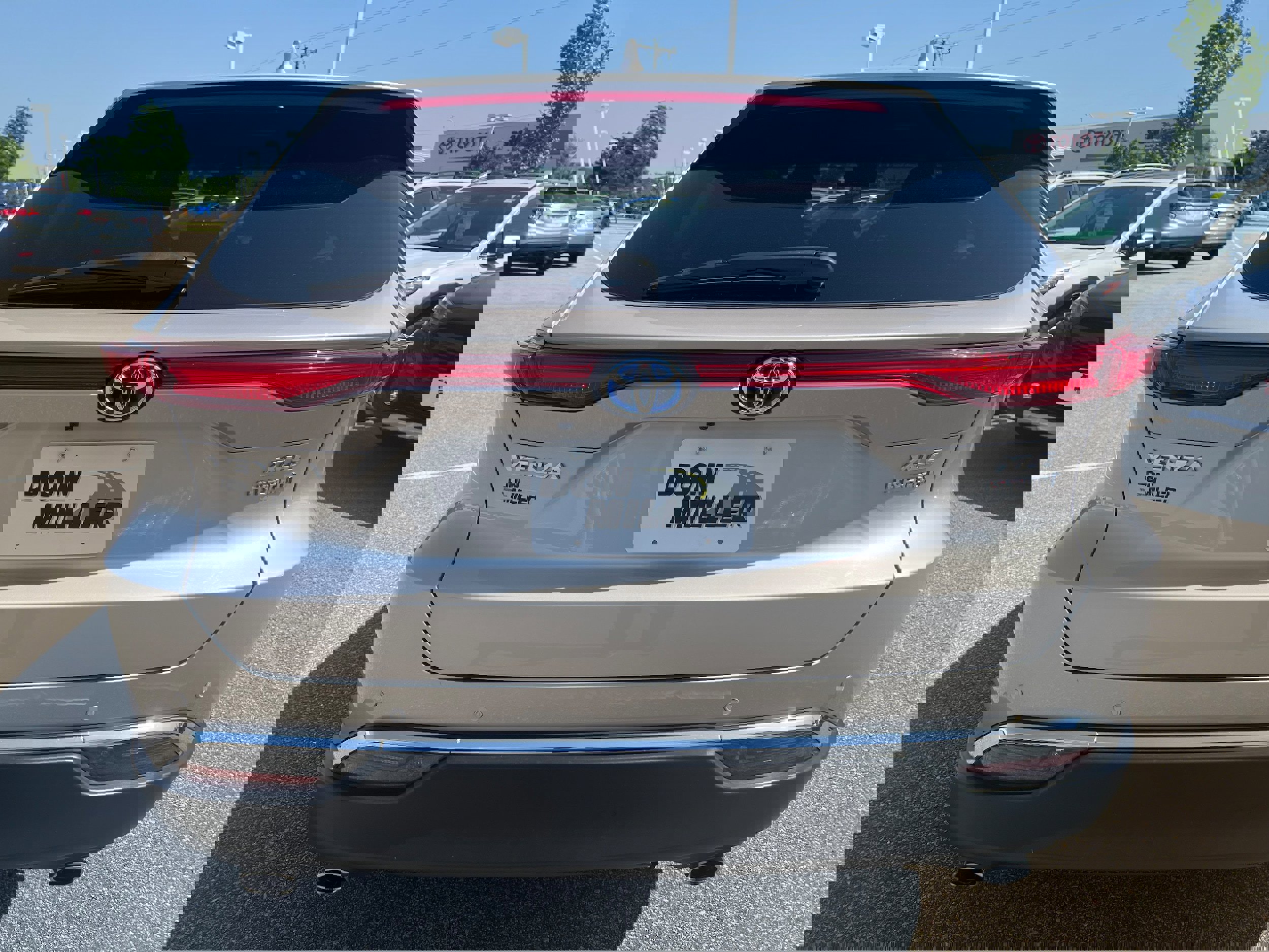 Used 2022 Toyota Venza image 6