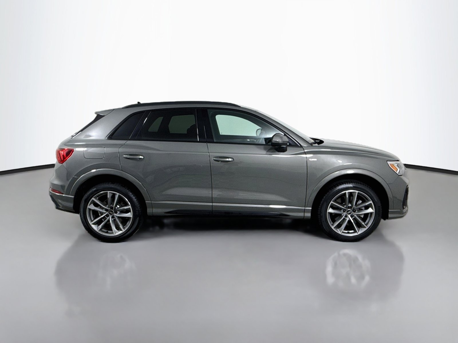 Certified 2024 Audi Q3 2.0T Premium Plus w/ Premium Plus Package AWD/4WD image 8