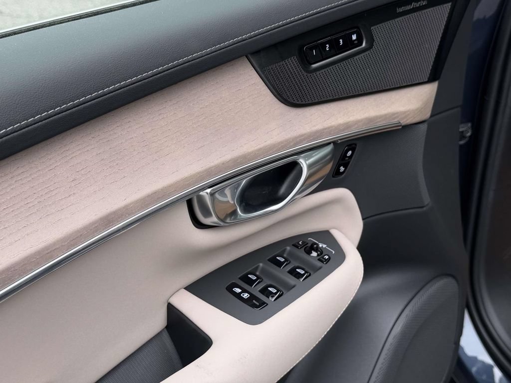 New 2026 Volvo XC90 T8 Plus w/ Protection Package AWD/4WD image 17