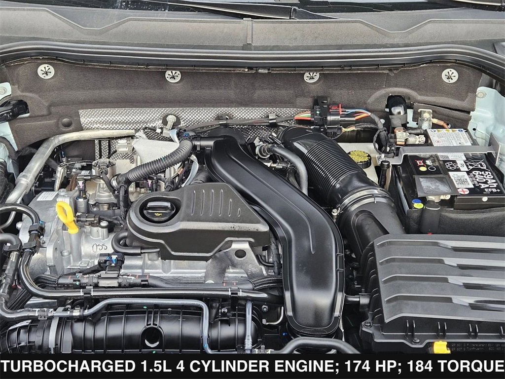 Used 2025 Volkswagen Taos SE image 39