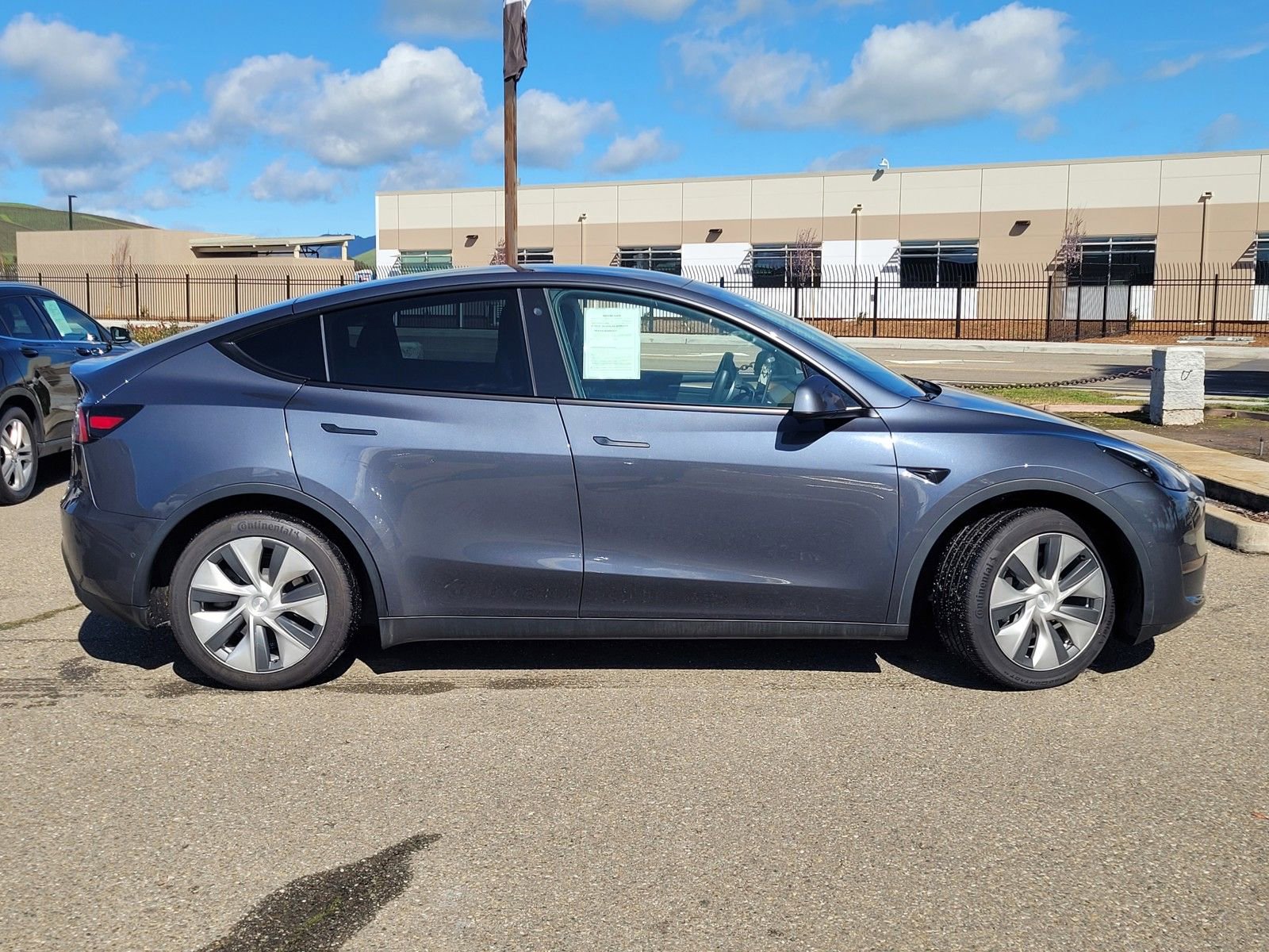 Used 2022 Tesla Model Y Long Range image 3