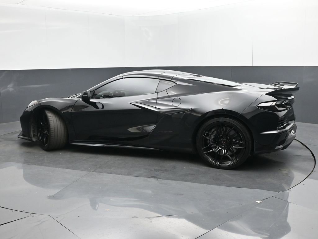 Used 2023 Chevrolet Corvette Z06 w/ Engine Appearance Package RWD image 3