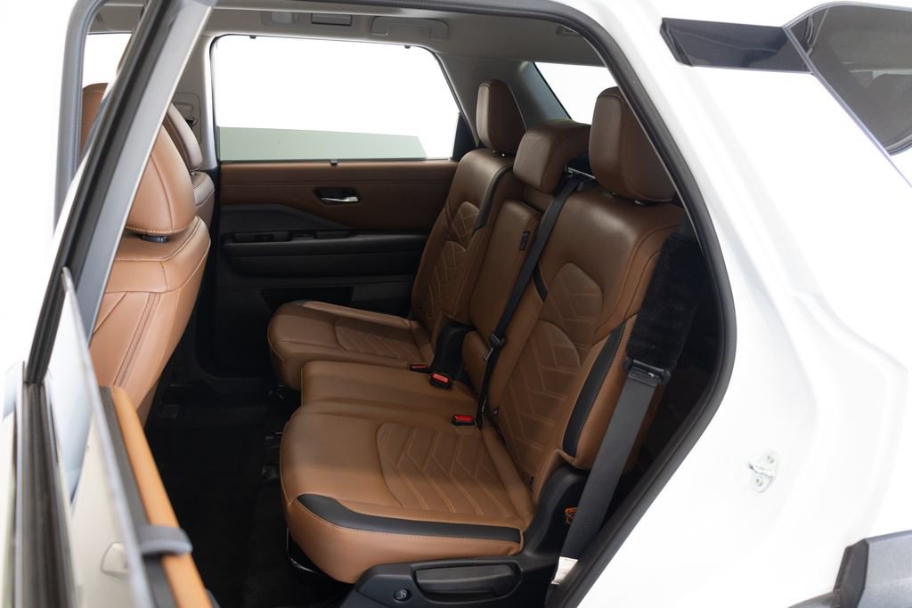 Used 2025 Nissan Pathfinder Platinum w/ Cargo Package FWD image 21